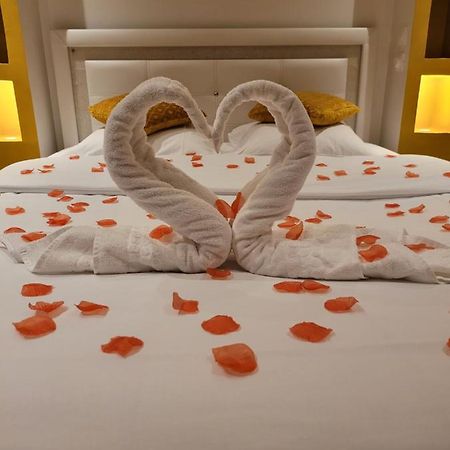 Spa Celyna Appartement Avec Jacuzzi Privatif Lyon Ngoại thất bức ảnh